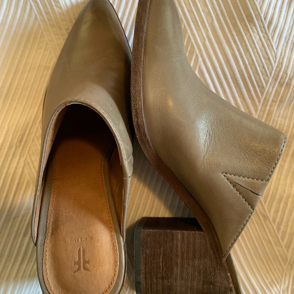 FRYE FLYNN MULE - Size 7M